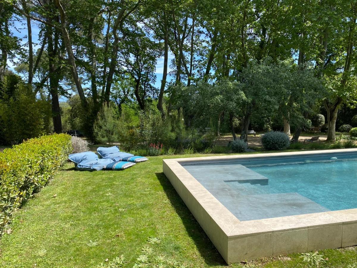 Bed and Breakfast Ermitage Notre Dame De Vacquieres Noves Exterior foto